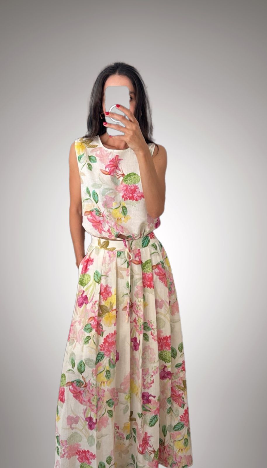 Göz Alıcı Çiçeklerle: Yazlık Keten Kolsuz Bluz