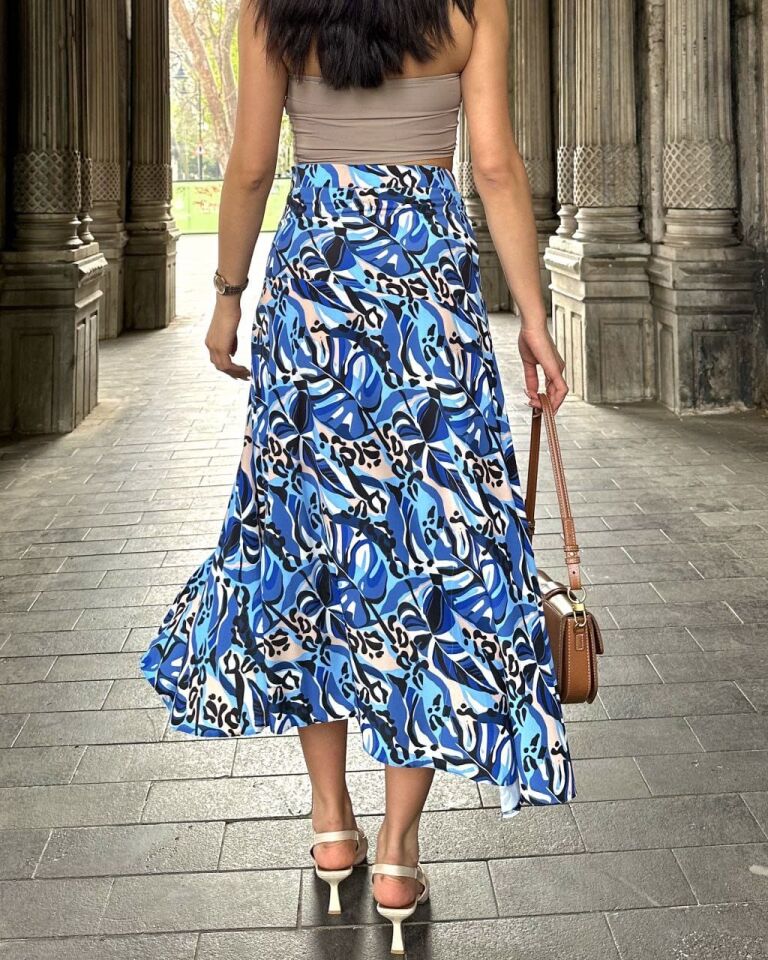 Tropikal Esintili Yırtmaç Detaylı Desenli Etek