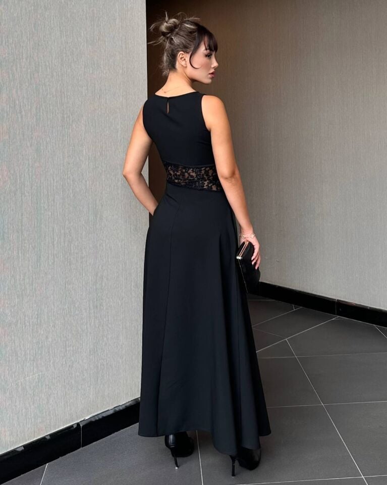 Dantelli Yırtmaç Detaylı Krep Kumaş Siyah Elbise