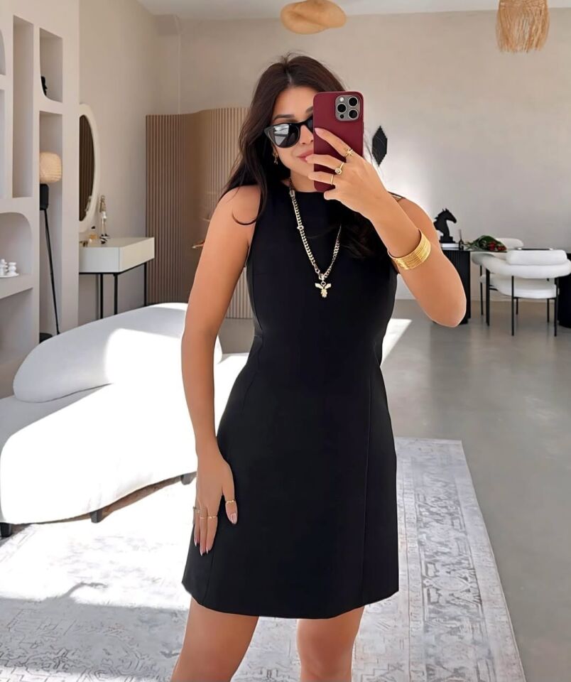 Şık Ve Zamansız Siyah Mini Elbise