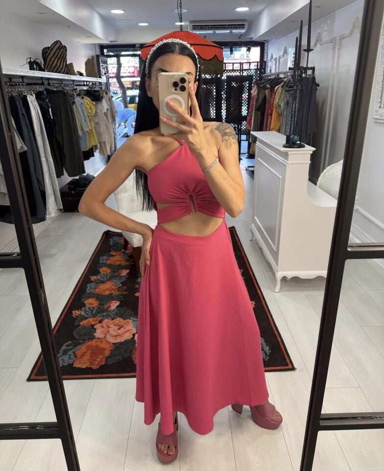 Cut-Out Detaylı Fuşya Elbise