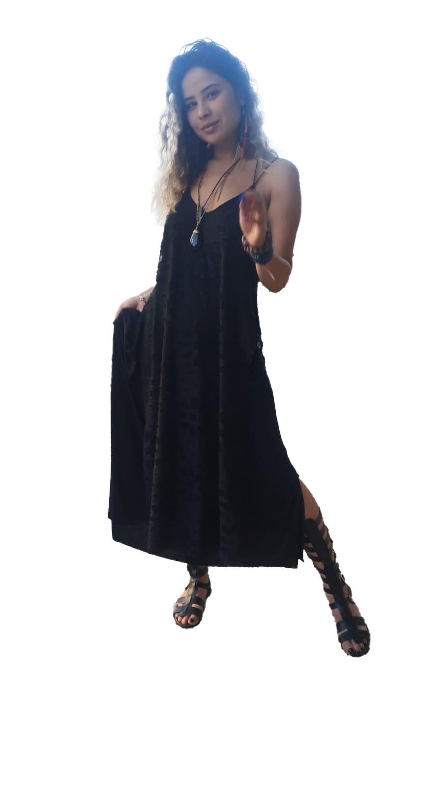 Dantel Detaylı Askılı Siyah Elbise – Penye Konforu