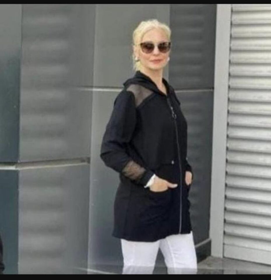 File Detaylı Büzgülü Belden Bağlamalı Kapüşonlu Ceket