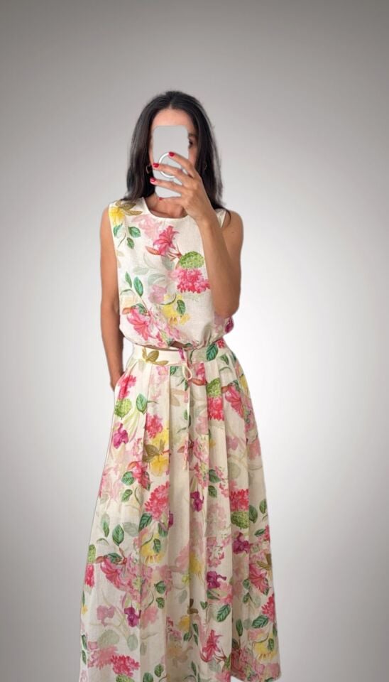 Göz Alıcı Çiçeklerle: Yazlık Keten Kolsuz Bluz