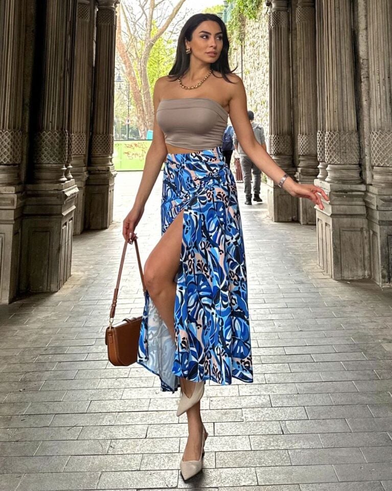 Tropikal Esintili Yırtmaç Detaylı Desenli Etek