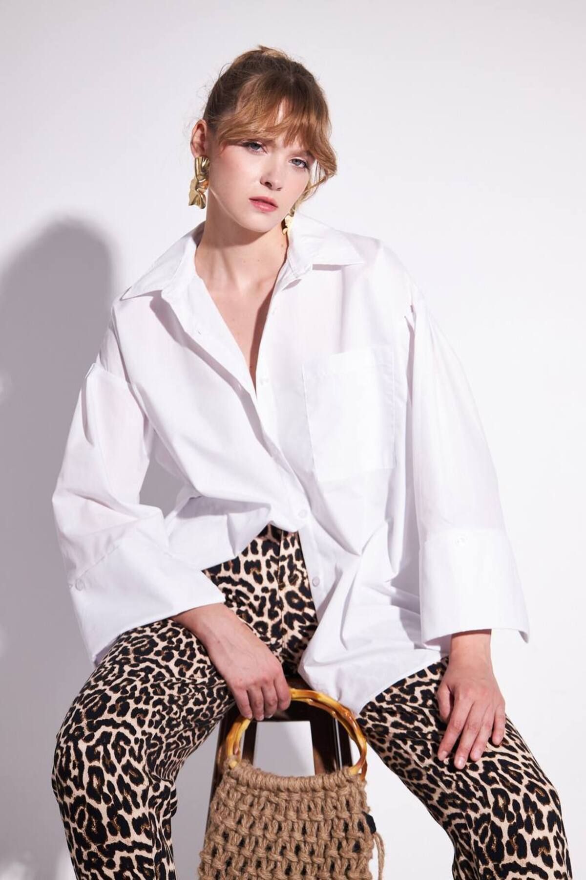 Kolları geniş ve manşetli Oversize Gömlek Beyaz