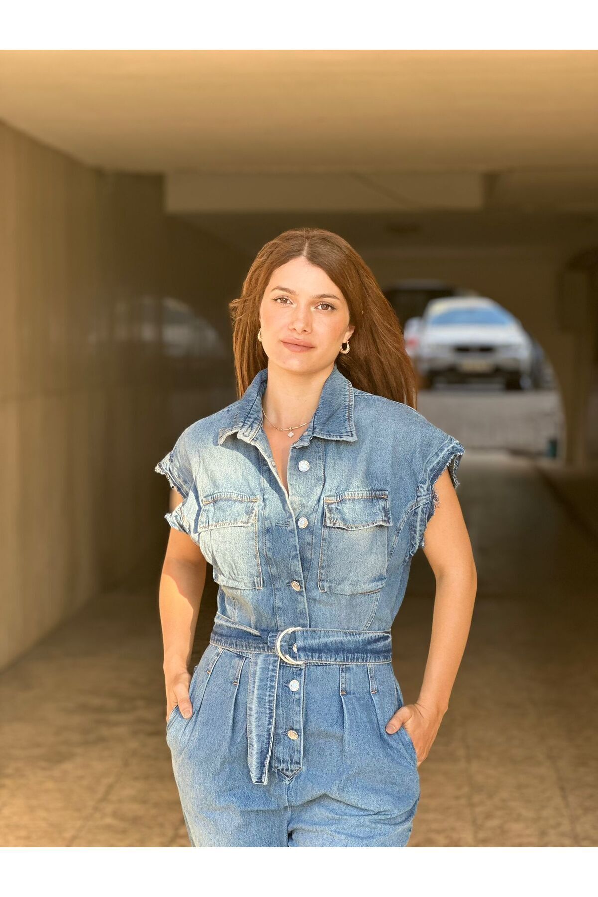 Cepli Düşük Kollu  Önden  Düğmeli Kuşaklı Kot Tulum Mavi