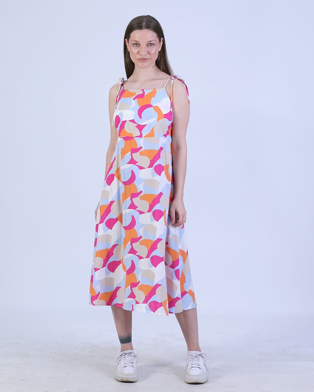 Çok Renkli Desenli Askılı Elbise