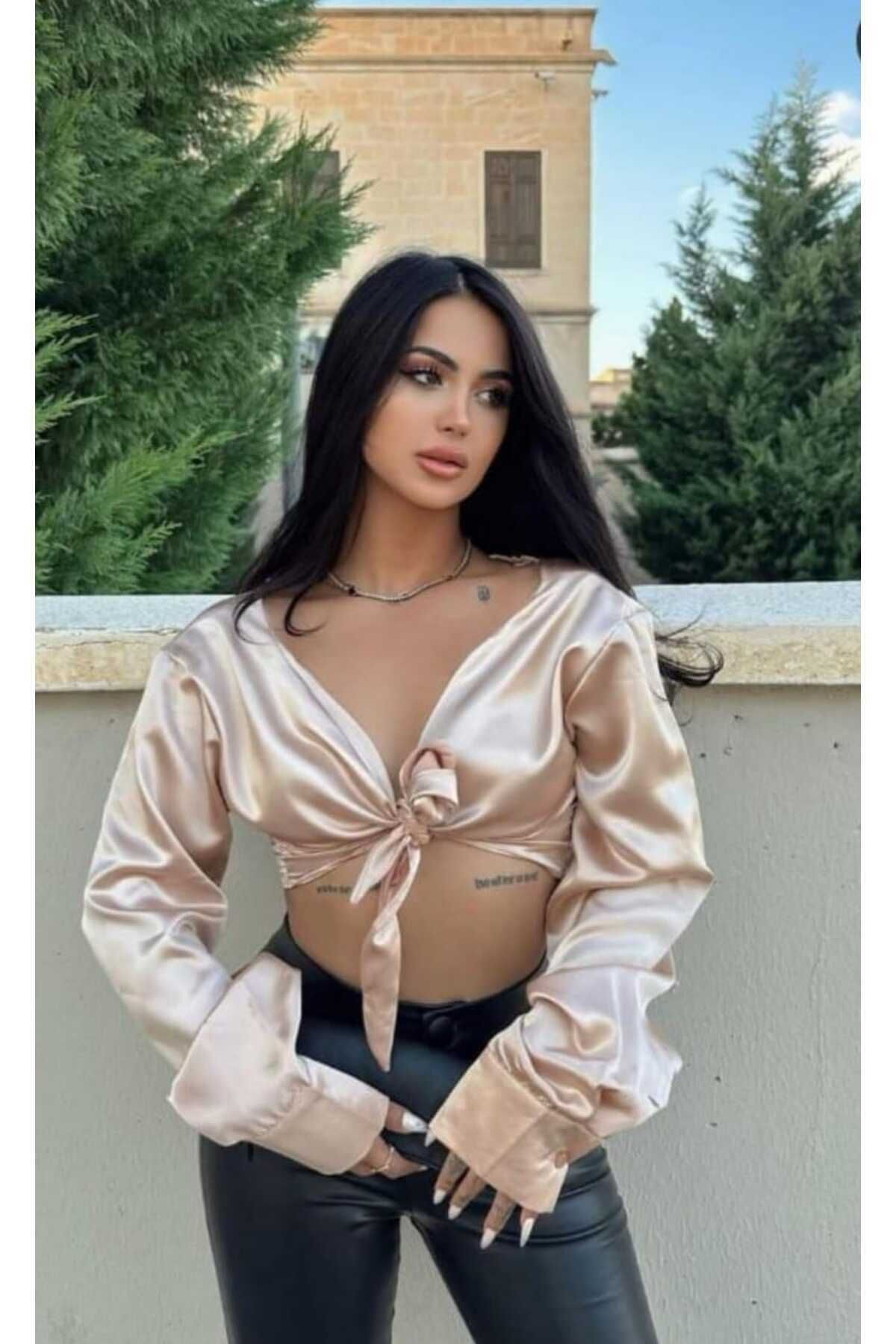 Cappucino Renk Uzun Kollu Önü Bağlamalı Kolları Düğmeli Şık Saten Crop