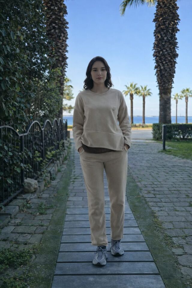 Asimetrik Detaylı Kadife Dokulu İkili Takım