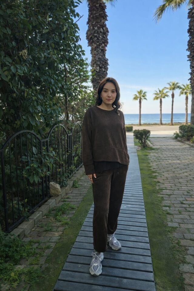 Asimetrik Detaylı Kadife Dokulu İkili Takım