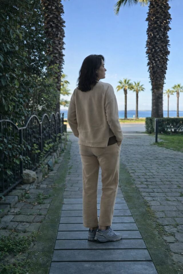 Asimetrik Detaylı Kadife Dokulu İkili Takım