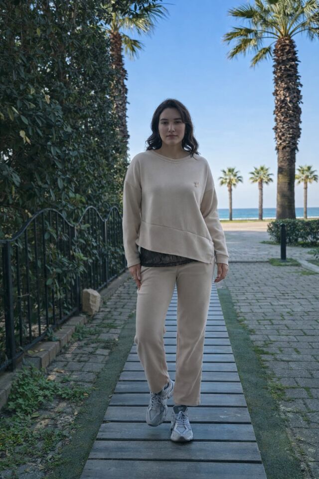 Asimetrik Detaylı Kadife Dokulu İkili Takım Bej