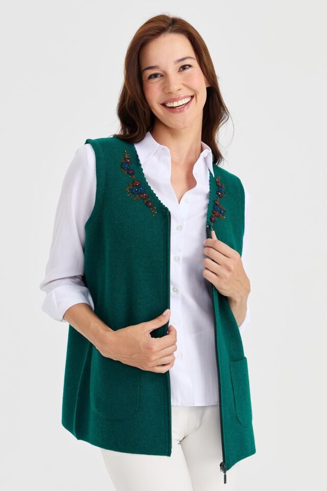 Nakış Detaylı Fermuarlı Triko Yelek