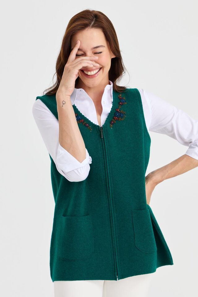 Nakış Detaylı Fermuarlı Triko Yelek