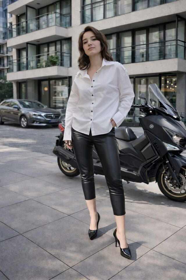 Omuzu Çıtçıt Detaylı Pamuklu Beyaz Gömlek