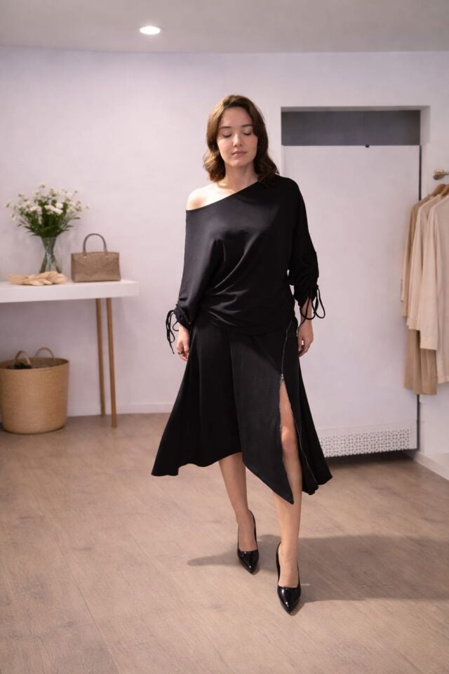 Asimetrik Yaka Deri Görünümlü Detaylı Siyah İkili Takım