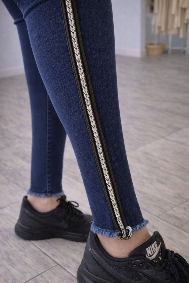Şerit Detaylı Paça Tasarımlı Skinny Jean Pantolon