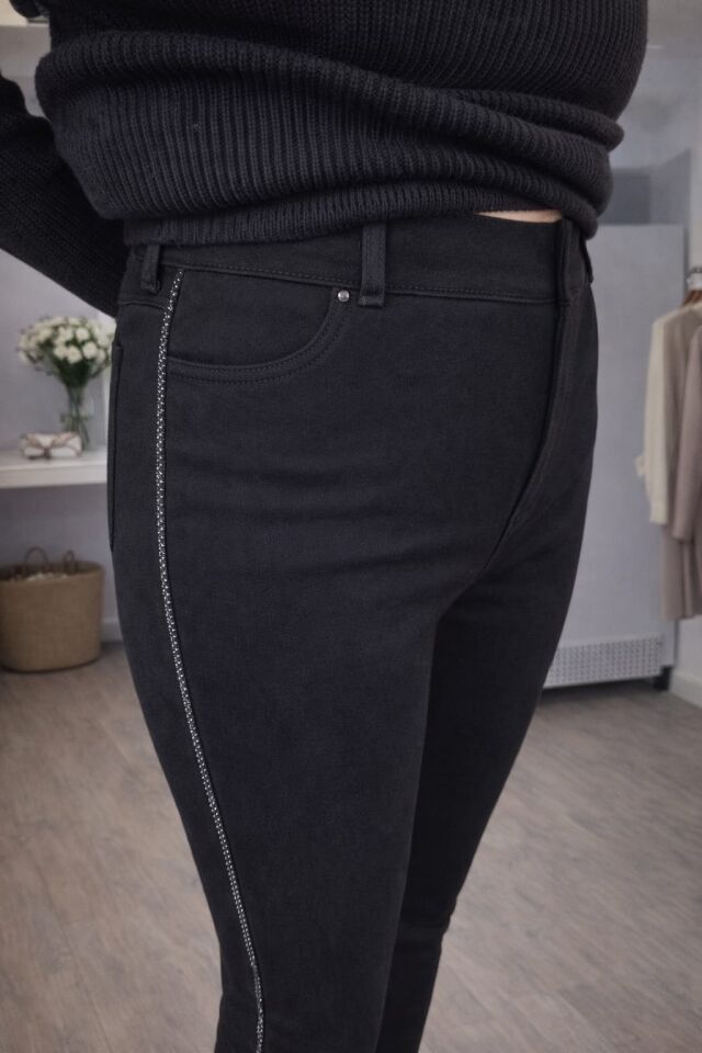 Sim Şerit Detaylı Siyah Likralı Skinny Pantolon