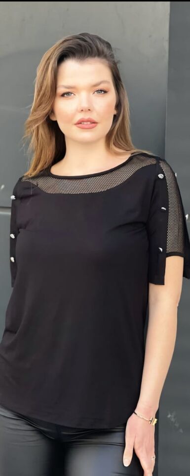 File Detaylı Metal Aksesuarlı Siyah Bluz