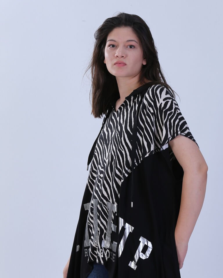 Zebra Desenli Ve Yazı Detaylı Asimetrik Kesim Bluz S