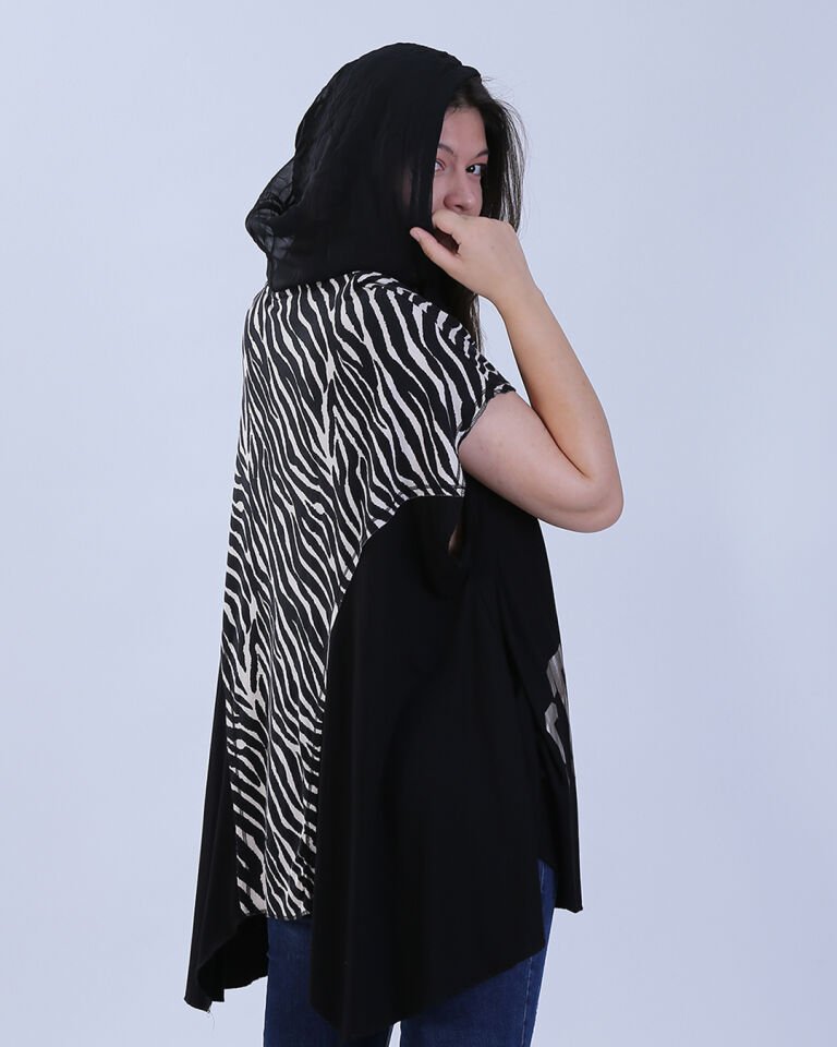 Zebra Desenli Ve Yazı Detaylı Asimetrik Kesim Bluz