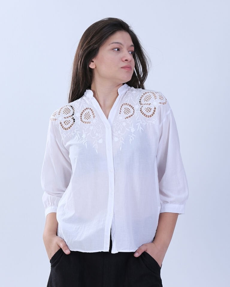 Dantel İşlemeli Beyaz Gömlek