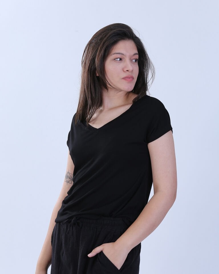 Ön Ve Arka V Yaka Tişört Siyah