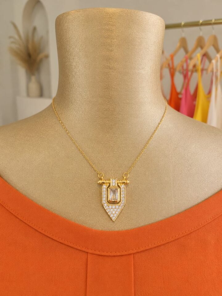 14K Gold Zirkon Taşlı Geometrik Uçlu Kolye