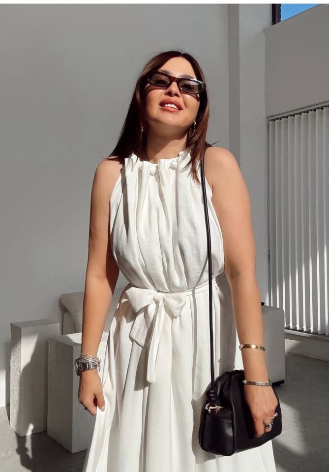Bağlama Detaylı Ekru Renk  Halter Yaka Elbise