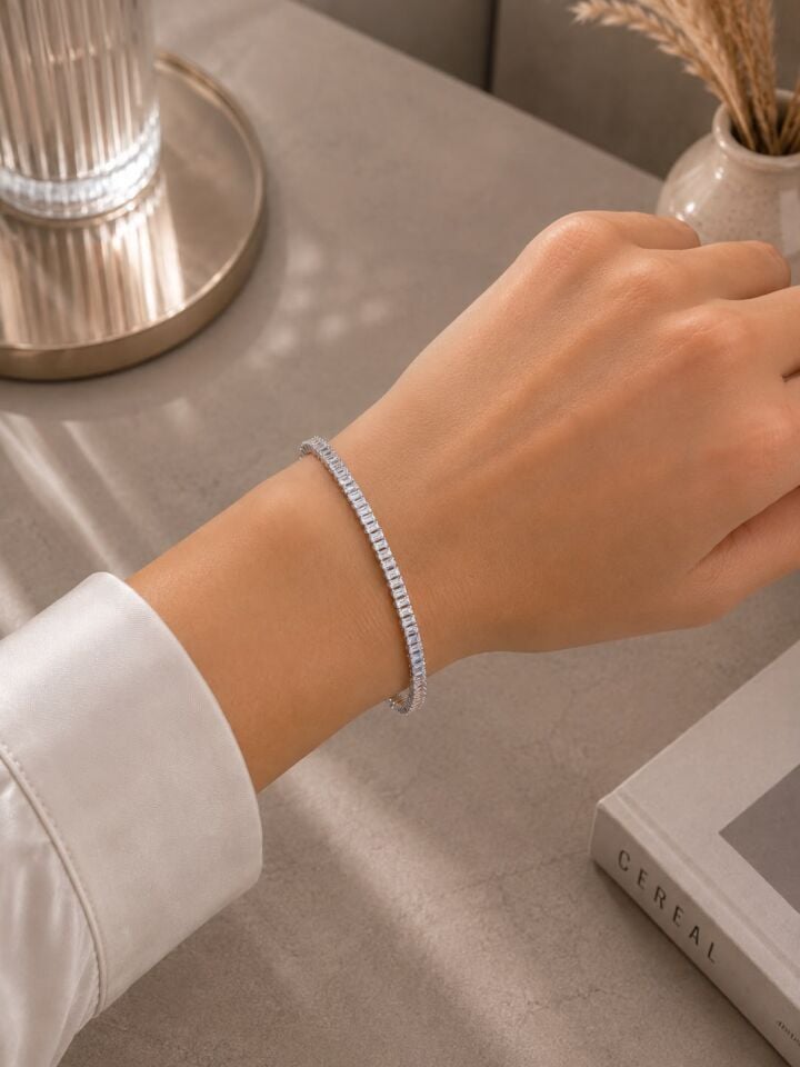 Baget Taşlı Su Yolu Çelik Bileklik – Silver