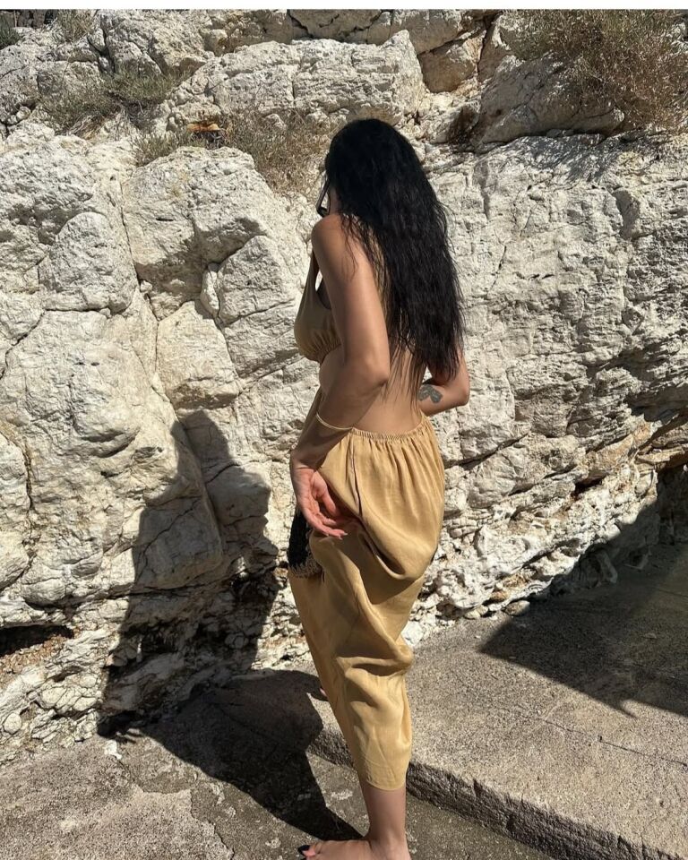 Plajdan Akşama Çok Yönlü Kesik Elbise