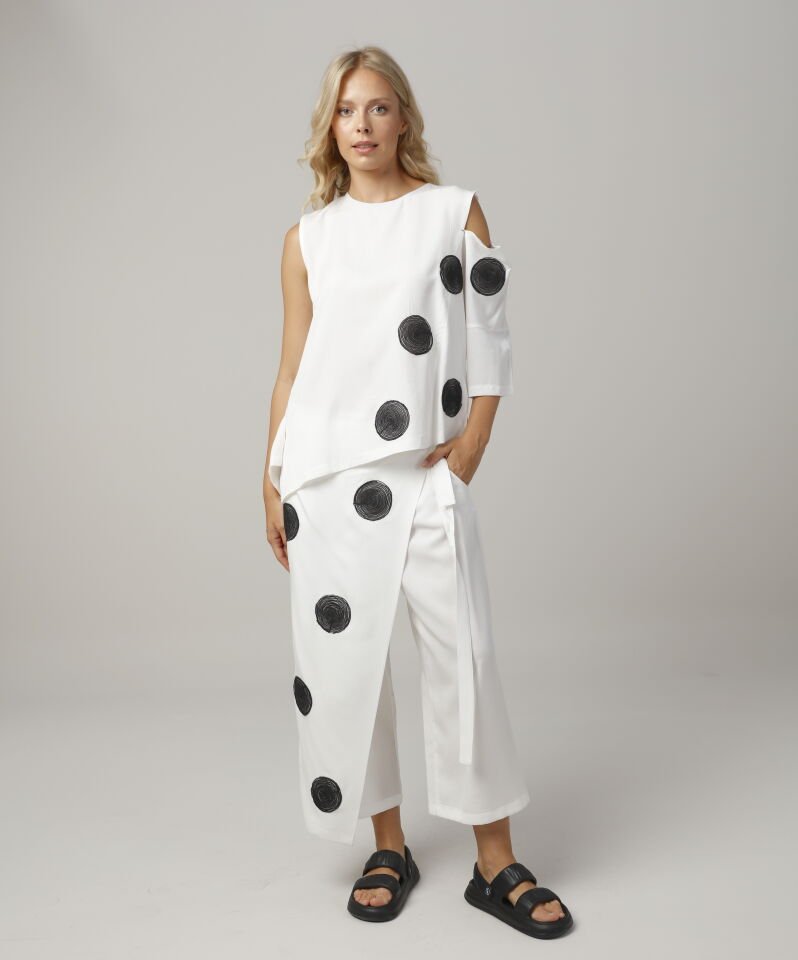 Nokta Detaylı Şıklık Asimetrik Bluz XL - Beyaz