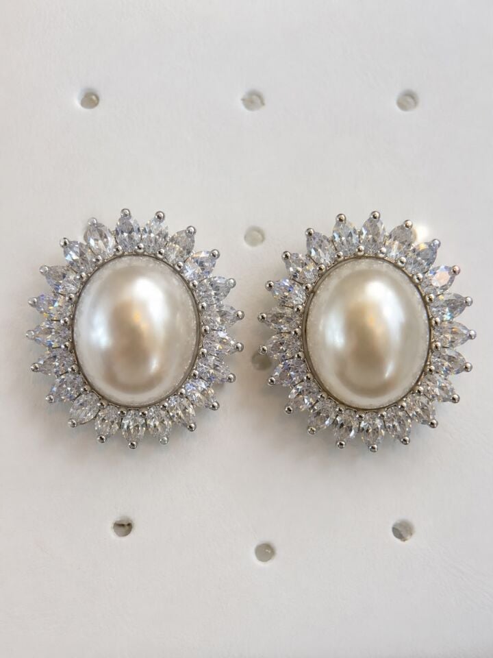 İnci Detaylı Kristal Taşlı Oval Küpe – Silver