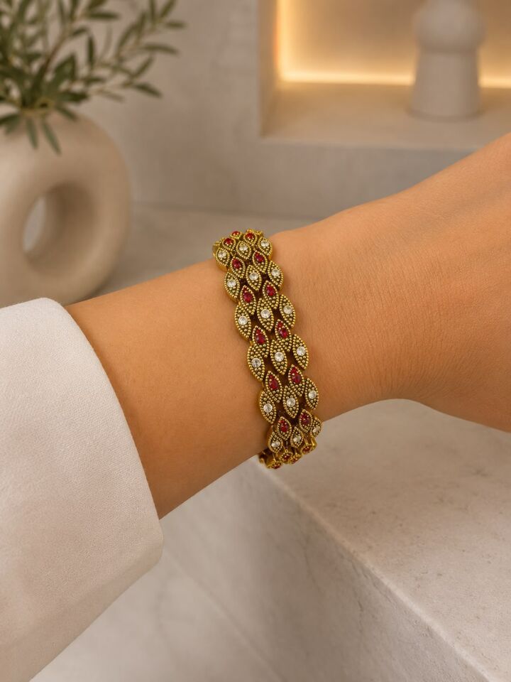 Kırmızı Taşlı Gold Vintage Bileklik