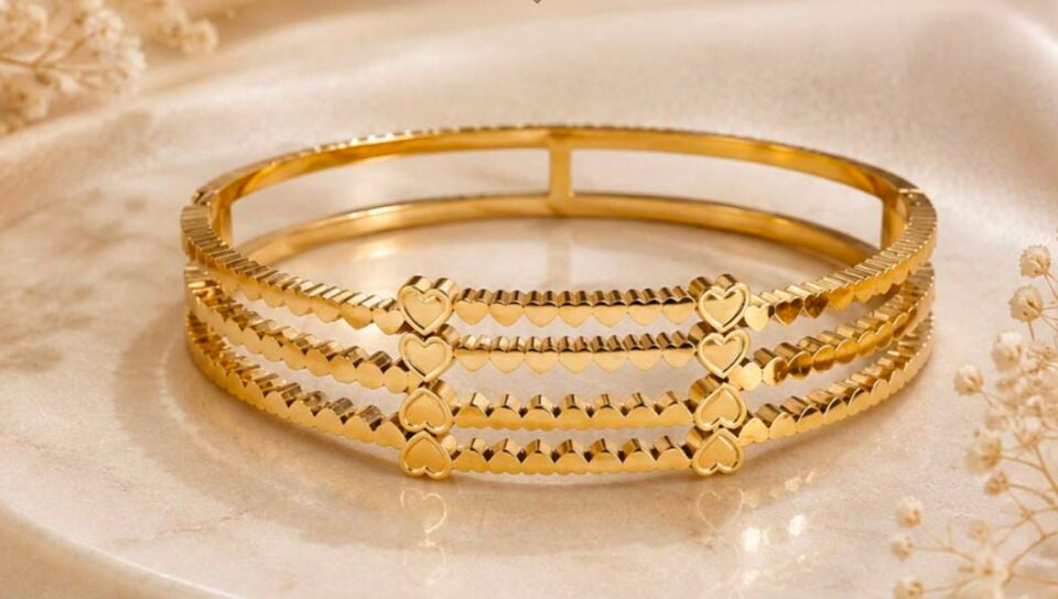 Gold Kalp Detaylı Çok Sıralı Kelepçe Bileklik
